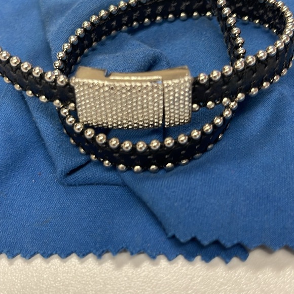 Erica Zap Double Wrap Beaded Leather Bracelet with Magnetic Clasp. - Picture 3 of 4